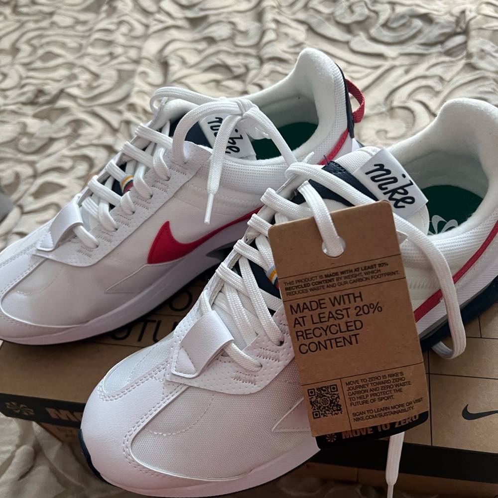 Brand New Women’s Air Max Pre-Day